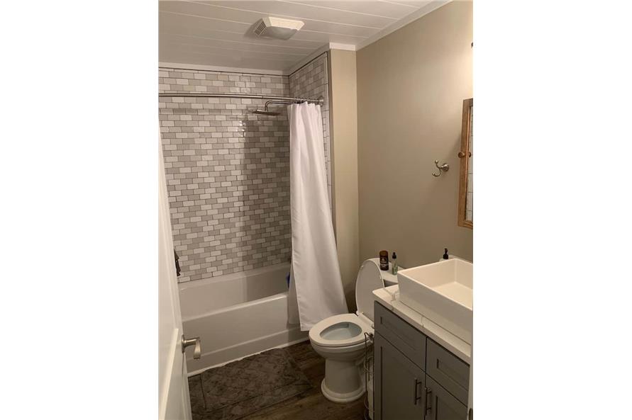 123-1071: Home Interior Photograph-Master Bathroom: Tub