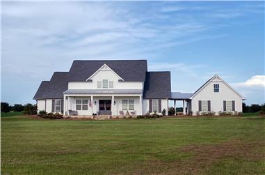 4-Bedroom, 3626 Sq Ft Farmhouse House Plan - 140-1125 - Front Exterior