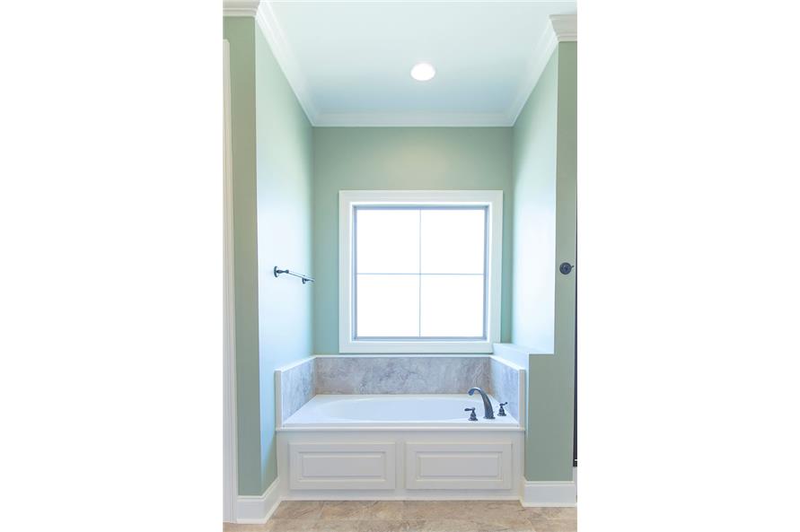142-1151: Home Interior Photograph-Master Bathroom