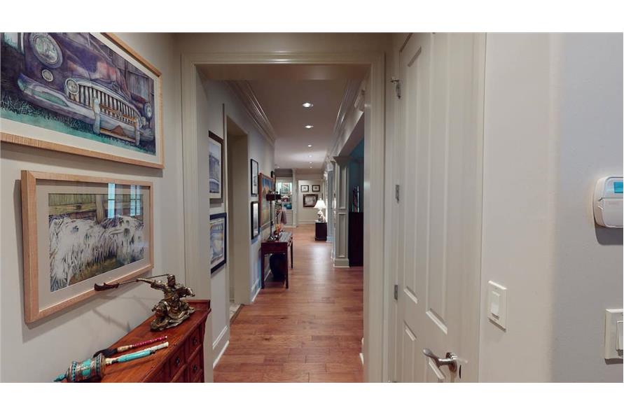 153-1095: Home Interior Photograph-Hallway