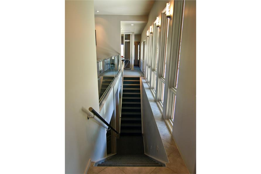 161-1000: Home Interior Photograph-Entry Hall: Staircase