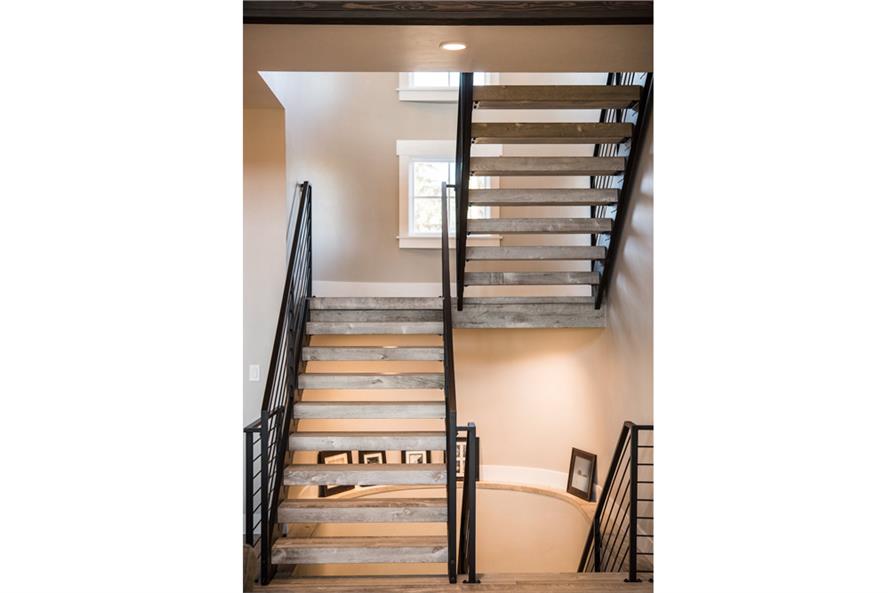 161-1090: Home Interior Photograph-Entry Hall: Staircase