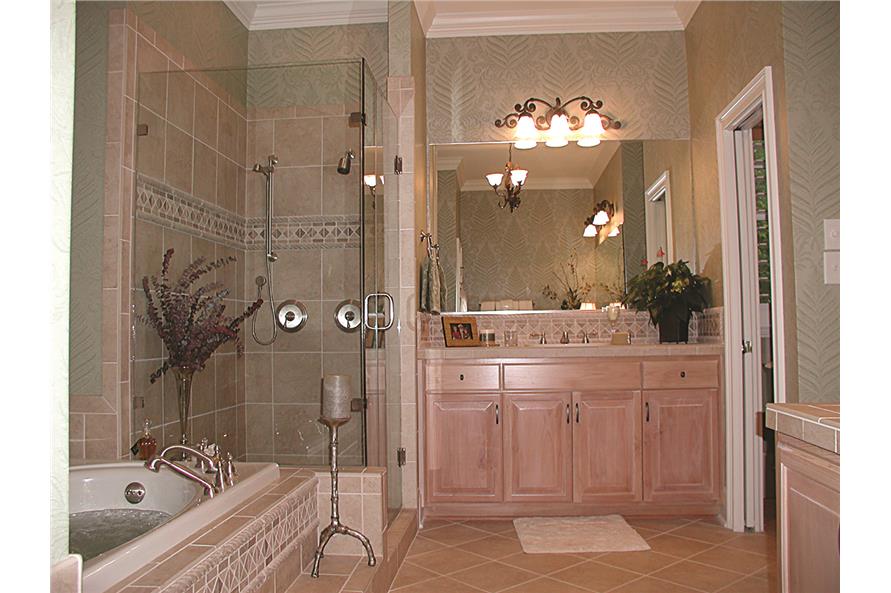 180-1020: Home Interior Photograph-Master Bathroom